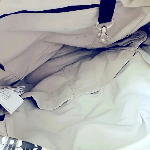 Petunia Pickle Bottom Evening In Islington Boxy Diaper Bag W Crossbody/Wristlet - Picture 13 of 16